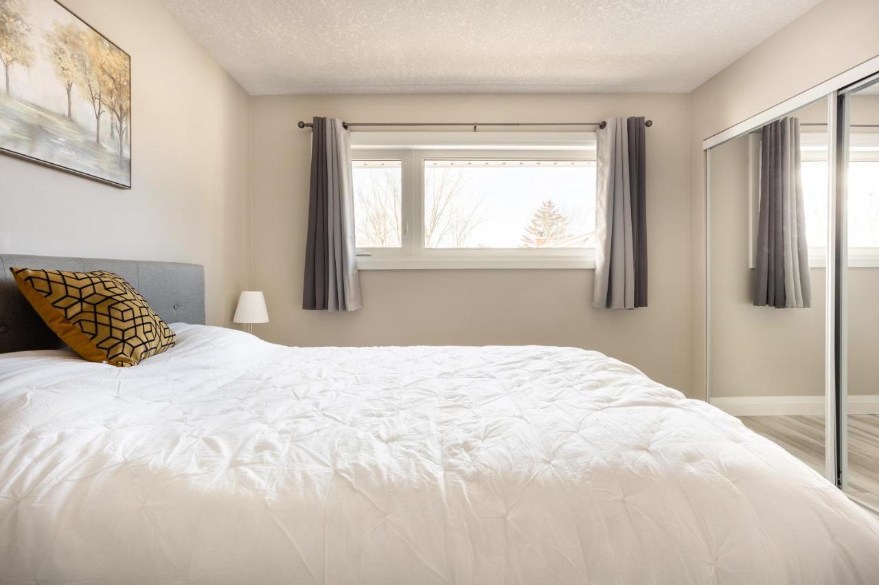 Entire 2 Bedroom Apartment Downtown - U3 Waterloo Exterior foto